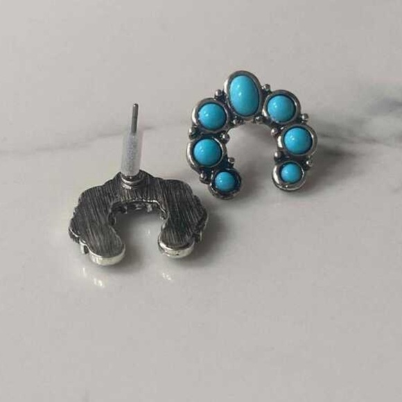 Turquoise stone silver boho stud earrings - Picture 6 of 6